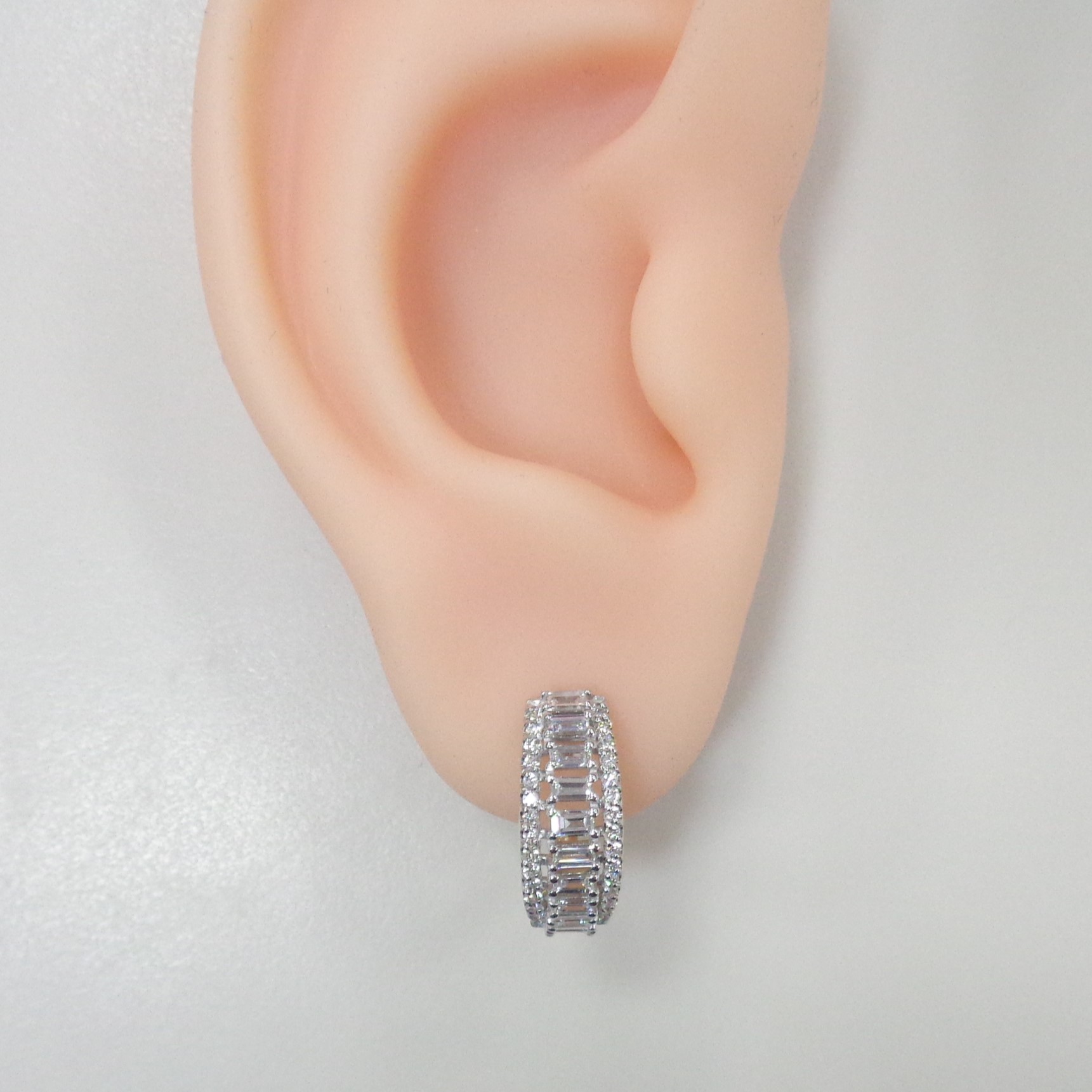 Серьги из желтого золота с бриллиантами